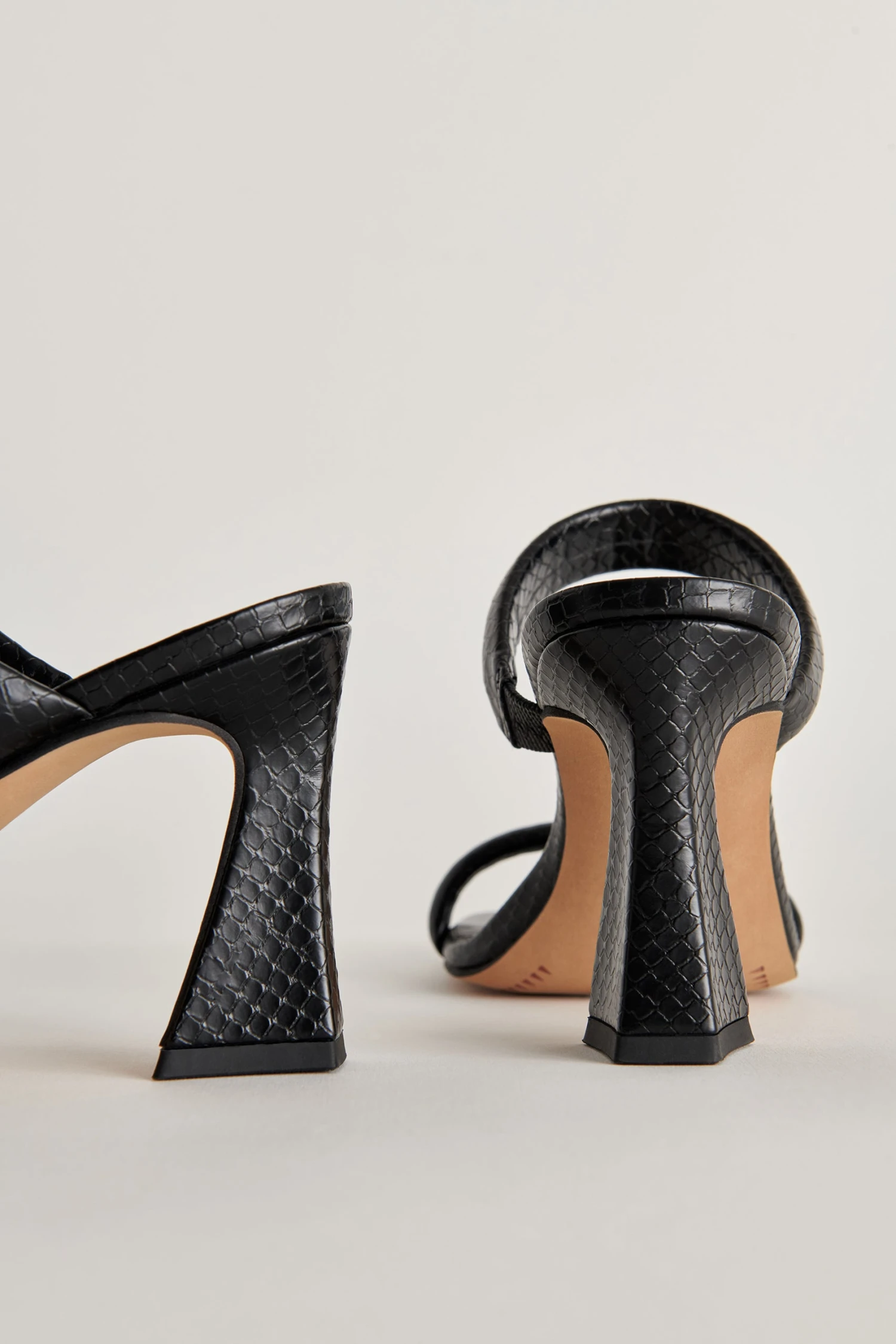 NOVAH HEELS BLACK EMBOSSED STELLA - Image 3